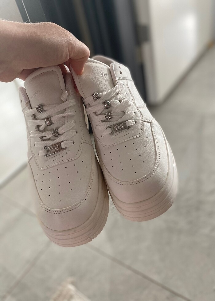 Bershka kalın tabanlı beyaz spor ayakkabı - Görsel 5