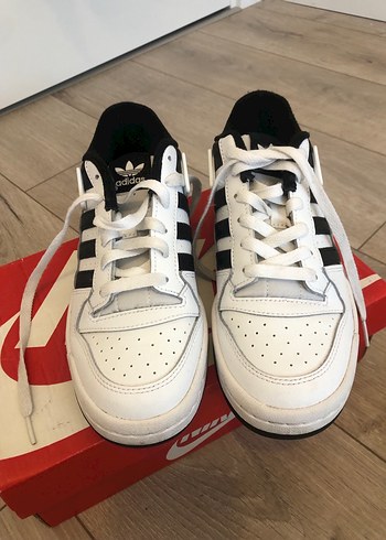 Adidas spor ayakkabı