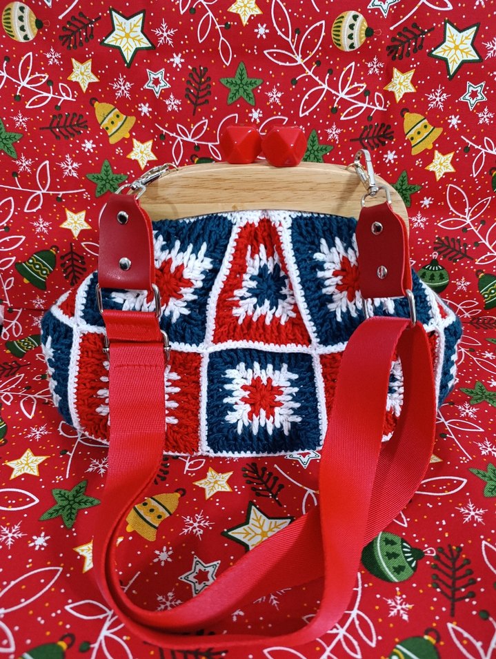 Renkli kar tanesi motifli örgü clutch - Görsel 4