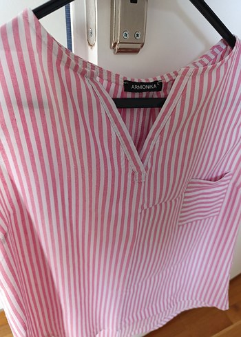 Pembe Çizgili V Yaka Kolsuz Kadın Gömlek - Görsel 3