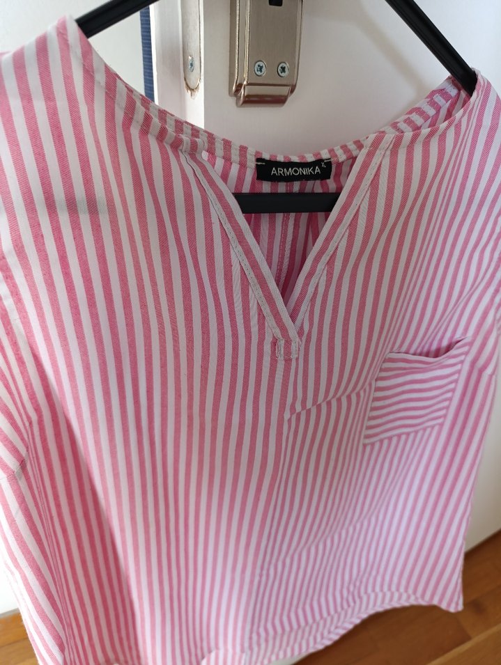 Pembe Çizgili V Yaka Kolsuz Kadın Gömlek - Görsel 3