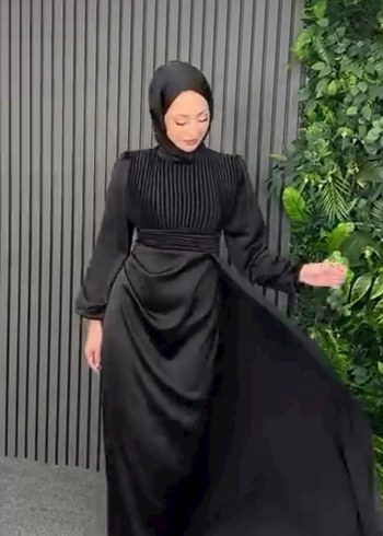 Siyah Uzun Kollu Gotik Abiye Elbise bir defa giyildi