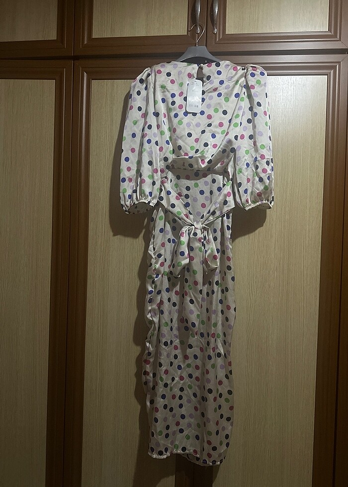 Saten puantiyeli elbise - Görsel 2