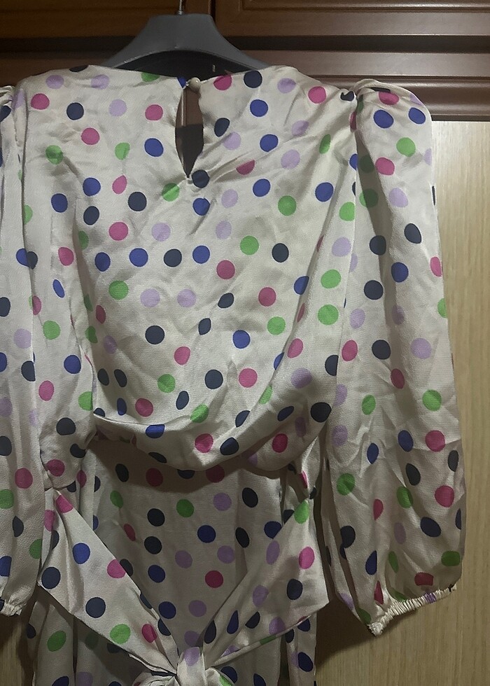 Saten puantiyeli elbise - Görsel 3