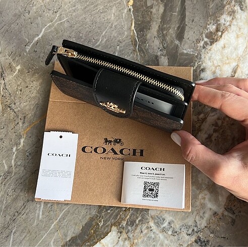 Coach Coach corner zip Wallet