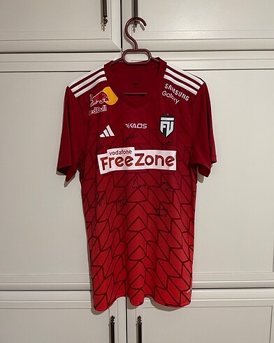 FUT Esports İmzalı Forma