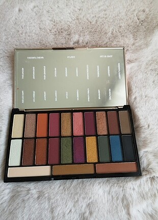 Tammi X Revolution paleti