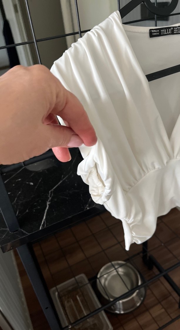 Beyaz V Yakalı Drapeli Keten Bluz - Görsel 2