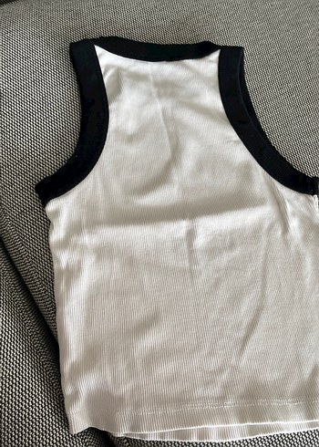 Siyah-Beyaz Yüksek Yakalı Atlet - Görsel 3