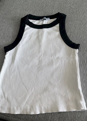 Siyah-Beyaz Yüksek Yakalı Atlet - Görsel 4