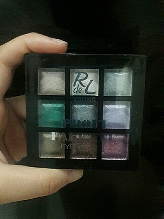 Maybelline Reval de young far paleti