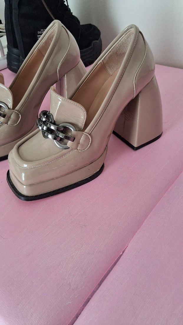 Bej Platform Topuklu Zincir Detaylı Ayakkabı - Görsel 2