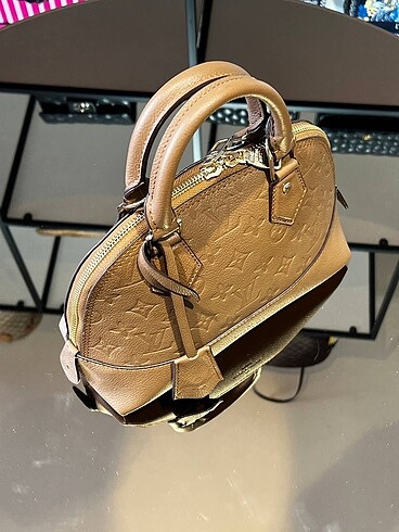 Louis Vuitton Louis Vuitton Alma BB
