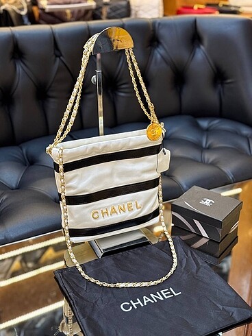 CHANEL 22 FLAP BAG