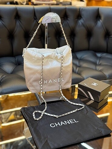 CHANEL 22 FLAP BAG