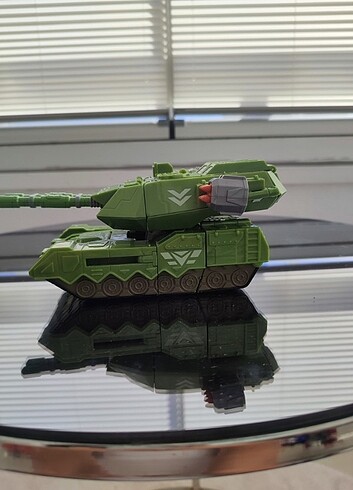 Beden Sunman M.A.R.S. dönüşebilen Tank robot