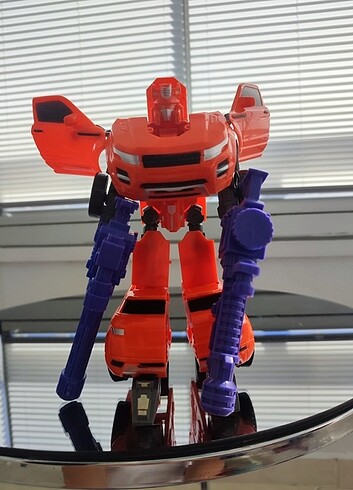  Beden Arabaya dönüşebilen robot 