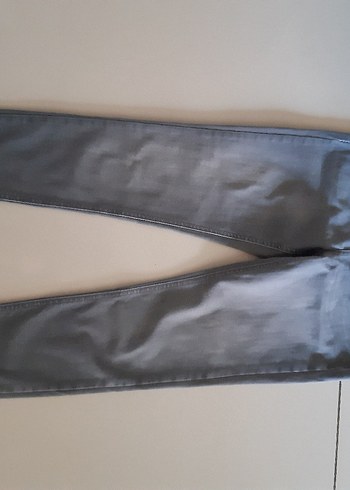 Gri Regular Fit Kadın Denim Pantolon.
bel.32
boy.91
ağ kısmı.32 - Görsel 2