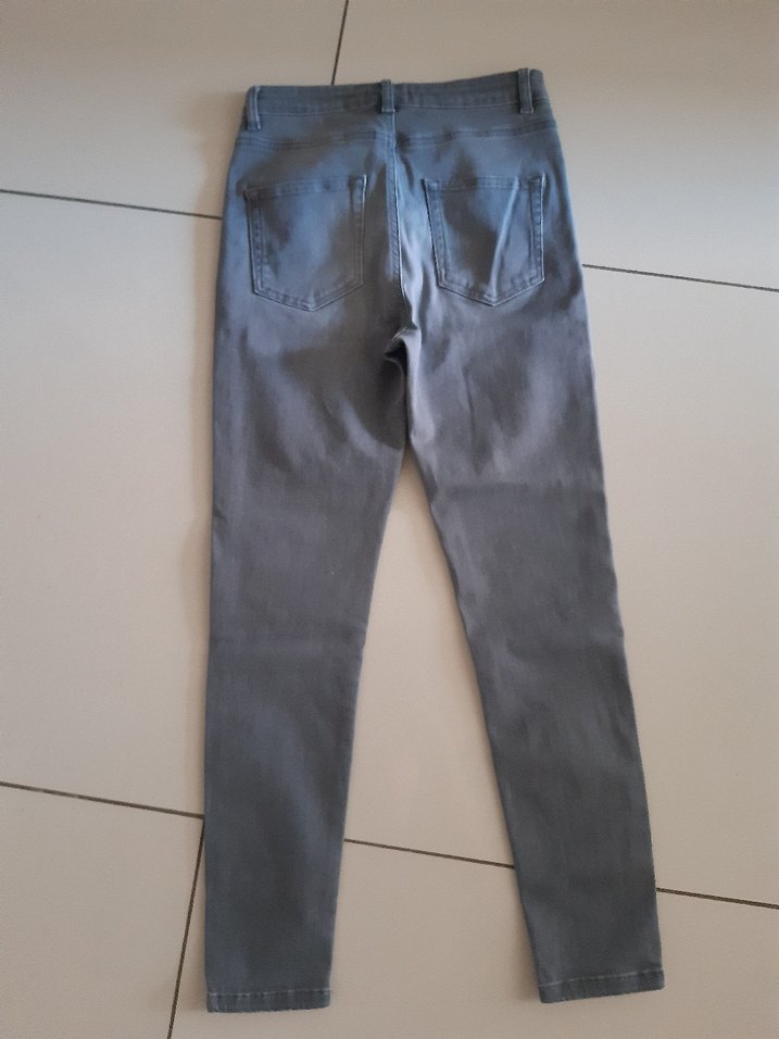 Gri Regular Fit Kadın Denim Pantolon.
bel.32
boy.91
ağ kısmı.32 - Görsel 3