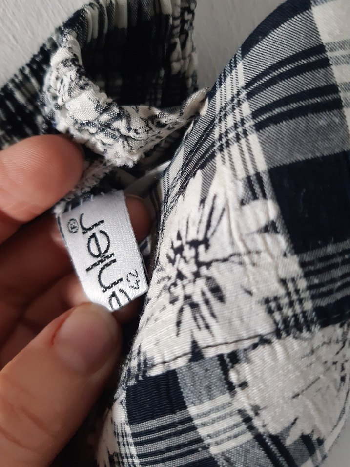 Siyah Çiçek Desenli İnce Askılı Elbise - Görsel 2