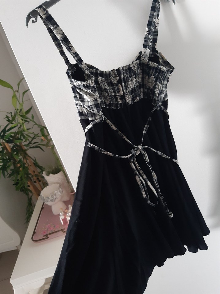 Siyah Çiçek Desenli İnce Askılı Elbise - Görsel 3