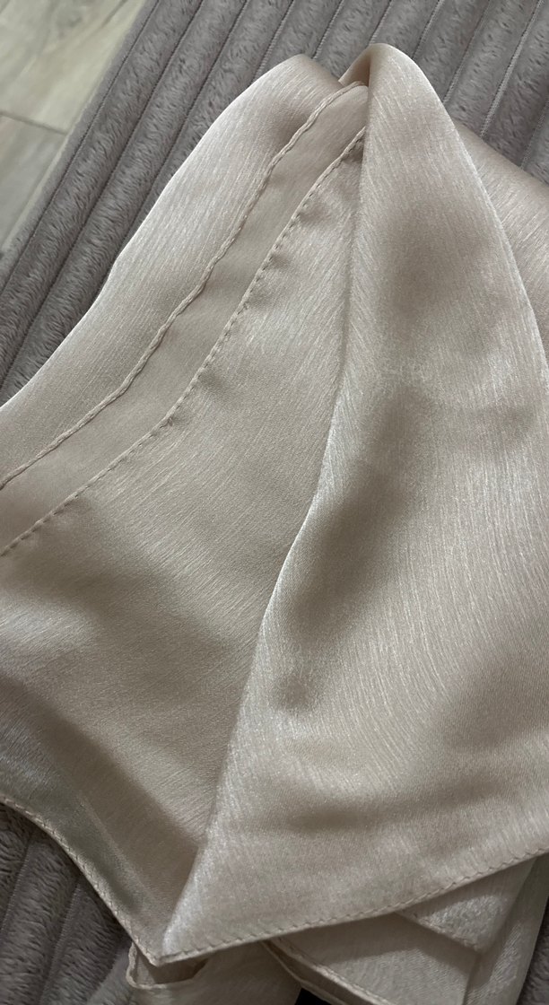 Parlak Bej Kadın Saten Şal - Görsel 4