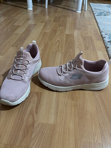 skechers 39 numara spor ayakkabı birkaç kez giydim yeni gibi