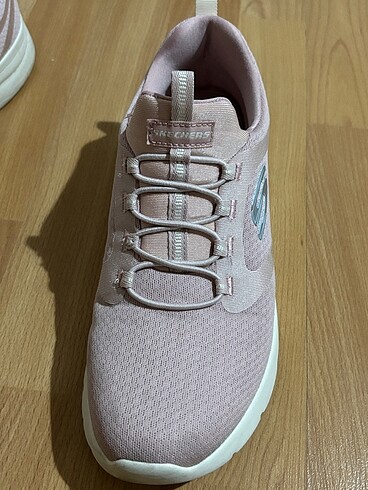 39 Beden pembe Renk skechers 39 numara spor ayakkabı birkaç kez giydim yeni gibi