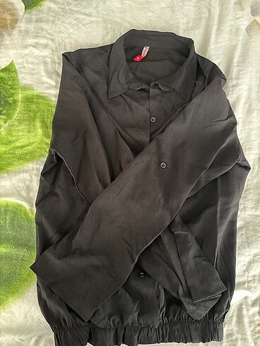 Siyah gömlek - Görsel 3