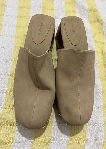 Bershka Bej Süet Dolgu Topuklu Kadın Terlik