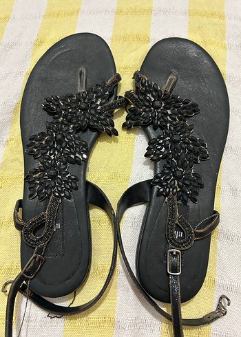 Elle sandalet