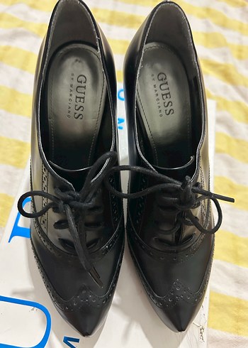 GUESS Siyah Stiletto Topuklu Klasik Kadın Ayakkabı
