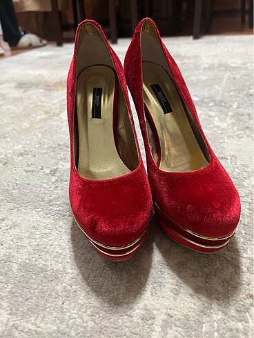 inci İnci marka kırmızı süet platform ince topuklu ayakkabı