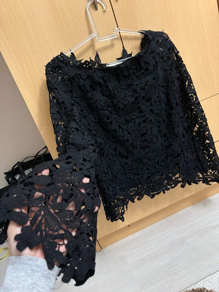 Dantel Detaylı Siyah Uzun Kollu Bluz - Görsel 5