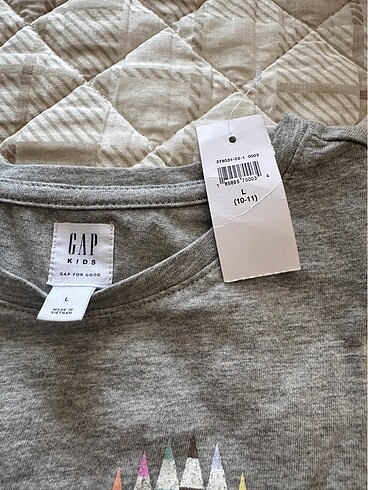 Gap kız çocuk tişört 10-11 yaş