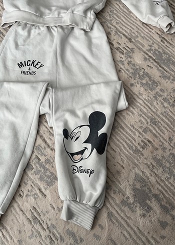 Mickey Mouse Kapüşonlu beyaz Kız Eşofman Takımı - Görsel 2