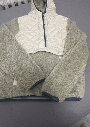 Düğmeli Kapüşonlu Kadın derer - Görsel 2