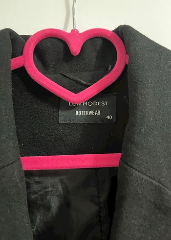 Çiçek Nakışlı Siyah Kaban - Görsel 4