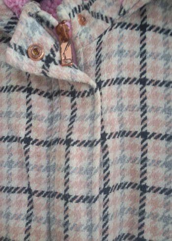 Ekose Desenli Düğmeli Kız Montu - Görsel 4