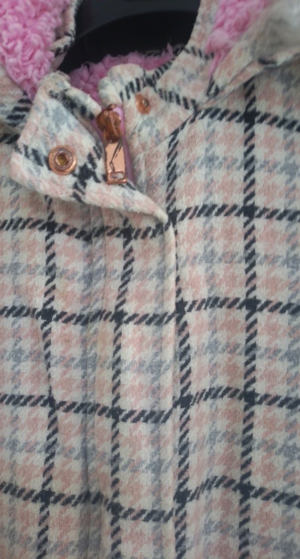 Ekose Desenli Düğmeli Kız Montu - Görsel 4