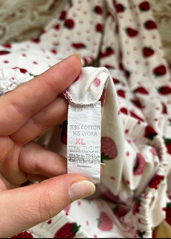 Diğer Renkli Çilek Desenli Rahat Kadın Pijama Altı