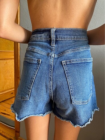 28 Beden mavi Renk 28 beden gap denim şort