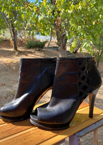 Nine West Siyah Deri Goth Topuklu Botlar
