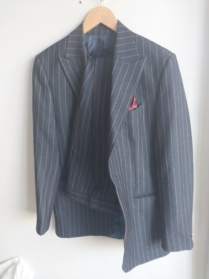 Gri Çizgili Erkek Takım Elbise - Görsel 2