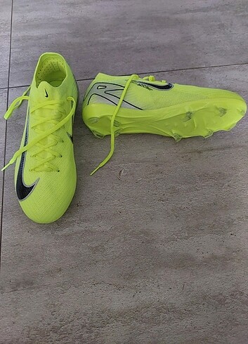 37 Beden sarı Renk Nike krampon