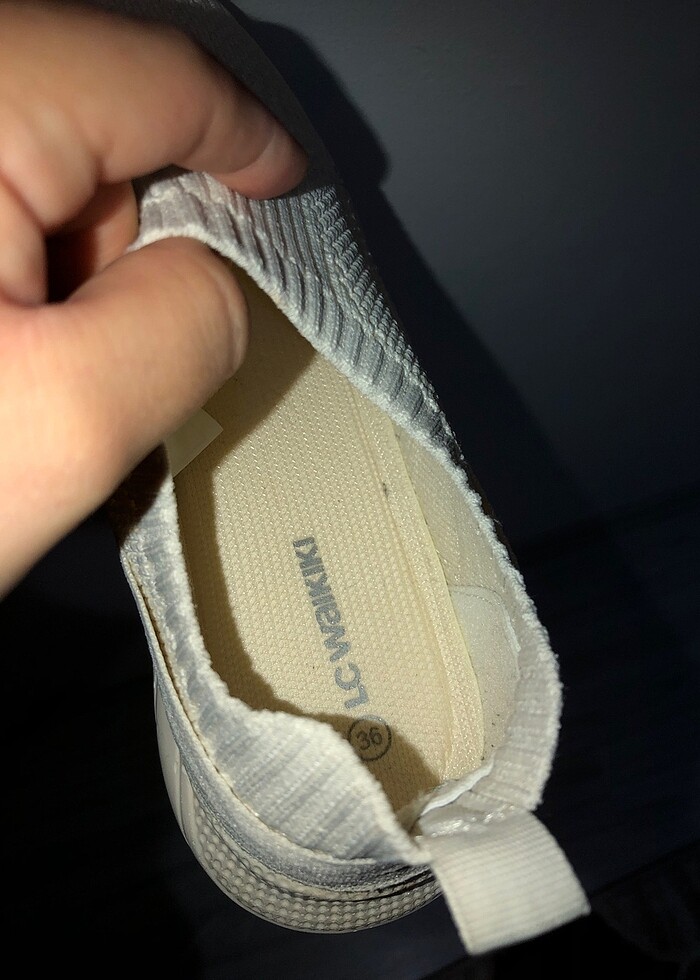 Beyaz spor ayakkabı - Görsel 3