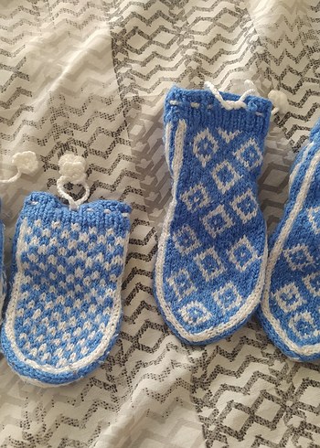 Mavi Nakışlı Örgü Erkek Bebek Patik iki adet - Görsel 2