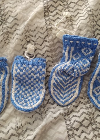 Mavi Nakışlı Örgü Erkek Bebek Patik iki adet - Görsel 3