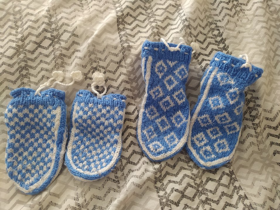 Mavi Nakışlı Örgü Erkek Bebek Patik iki adet - Görsel 2