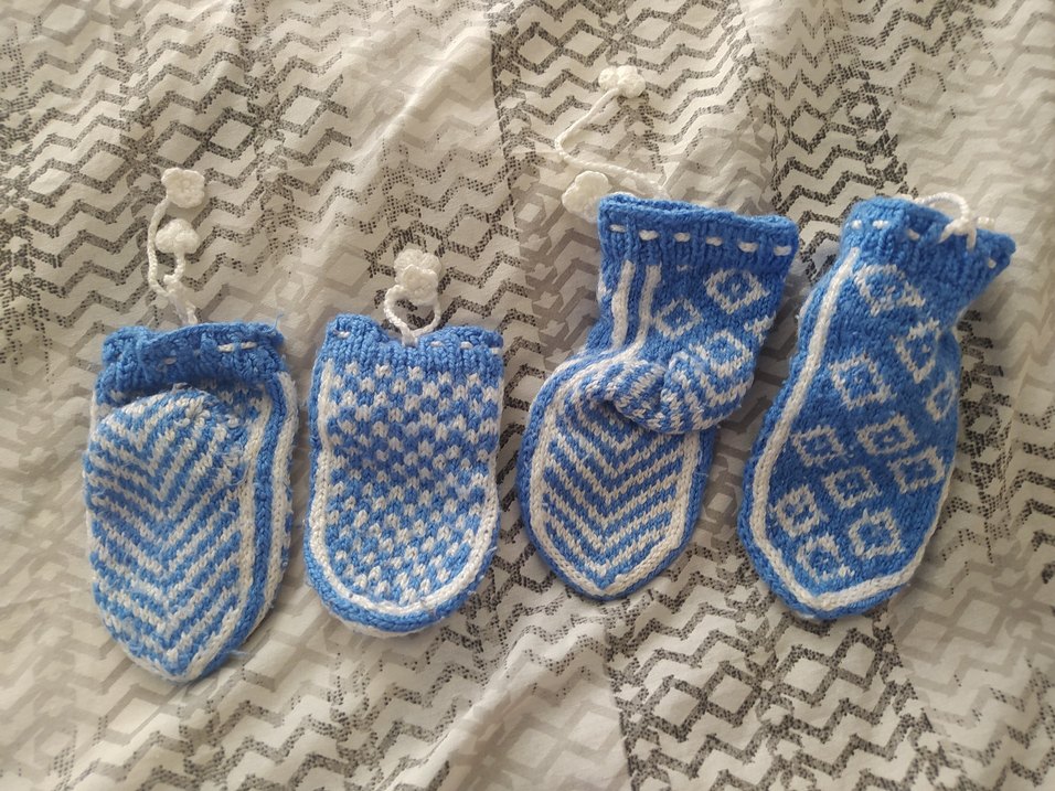 Mavi Nakışlı Örgü Erkek Bebek Patik iki adet - Görsel 3